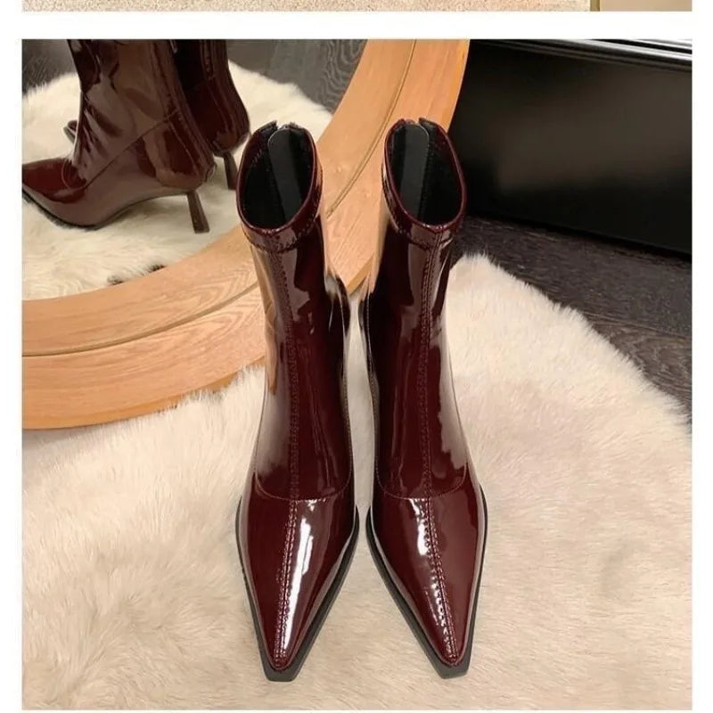 מגפיים ייחודיות- רומי