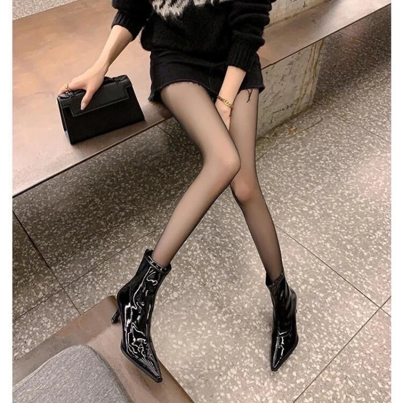 מגפיים ייחודיות- רומי