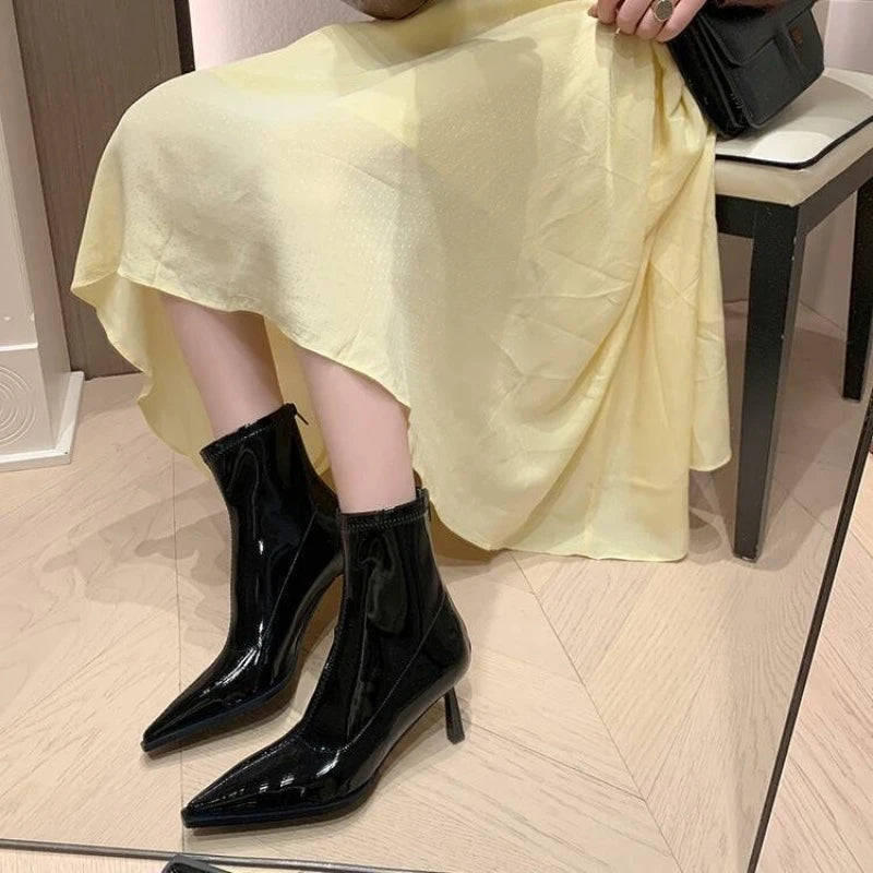 מגפיים ייחודיות- רומי