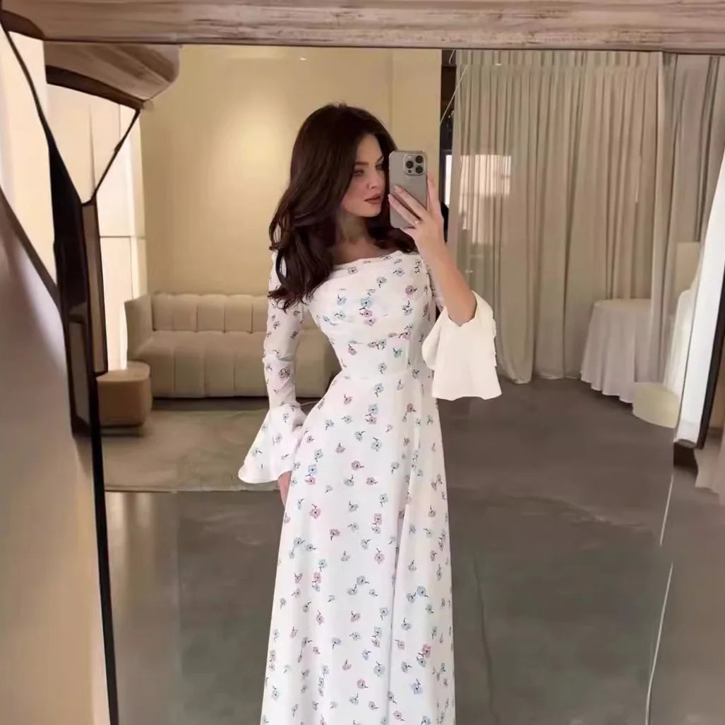 שמלה פרחונית מחמיאה - שובל