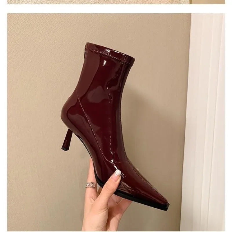 מגפיים ייחודיות- רומי