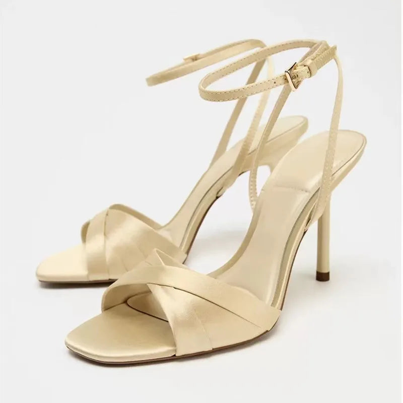 סנדלי סאטן מחמיאות- ליה