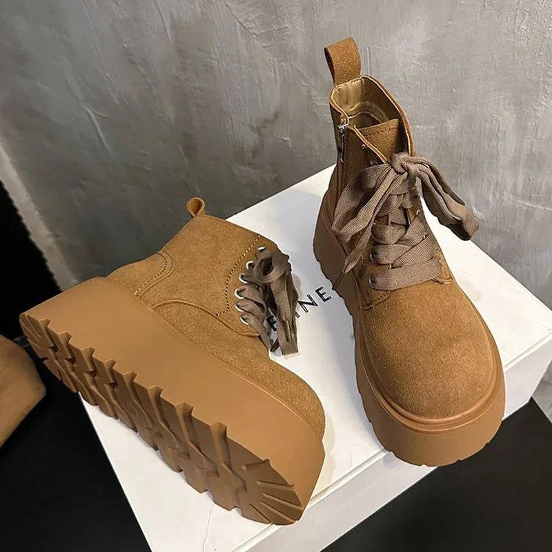 מגפיים מיוחדות- זואי