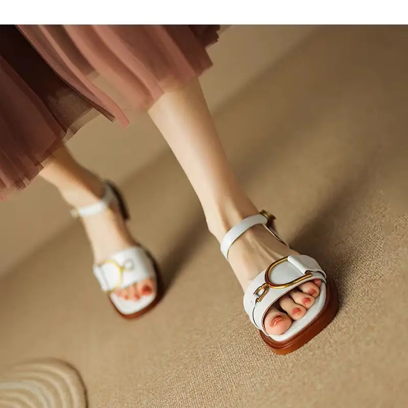 סנדלים מיוחדות- קלואי